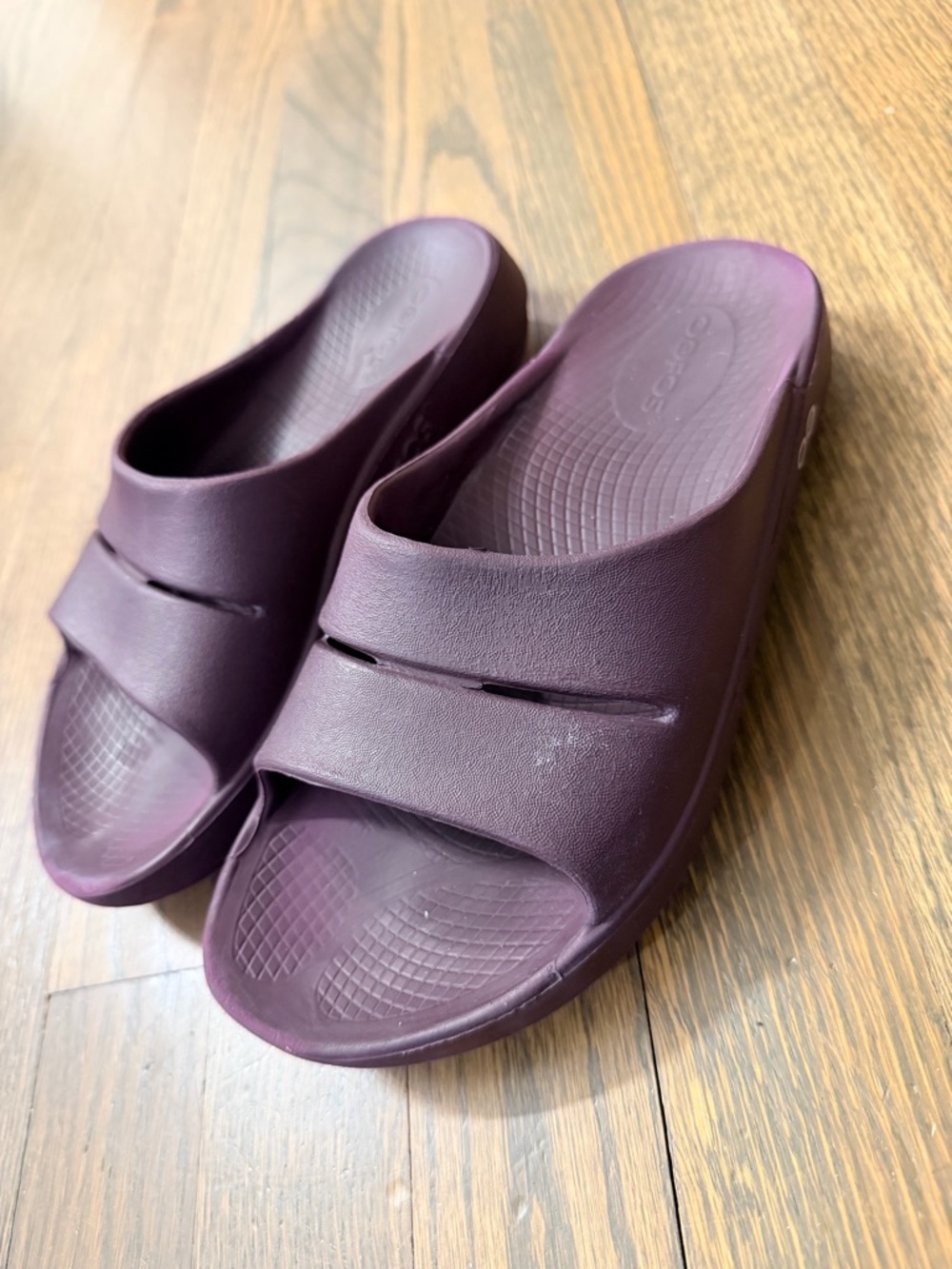 OOFOS OOAHH SLIDE SANDAL CABERNET Recovery Slides Women’s 6